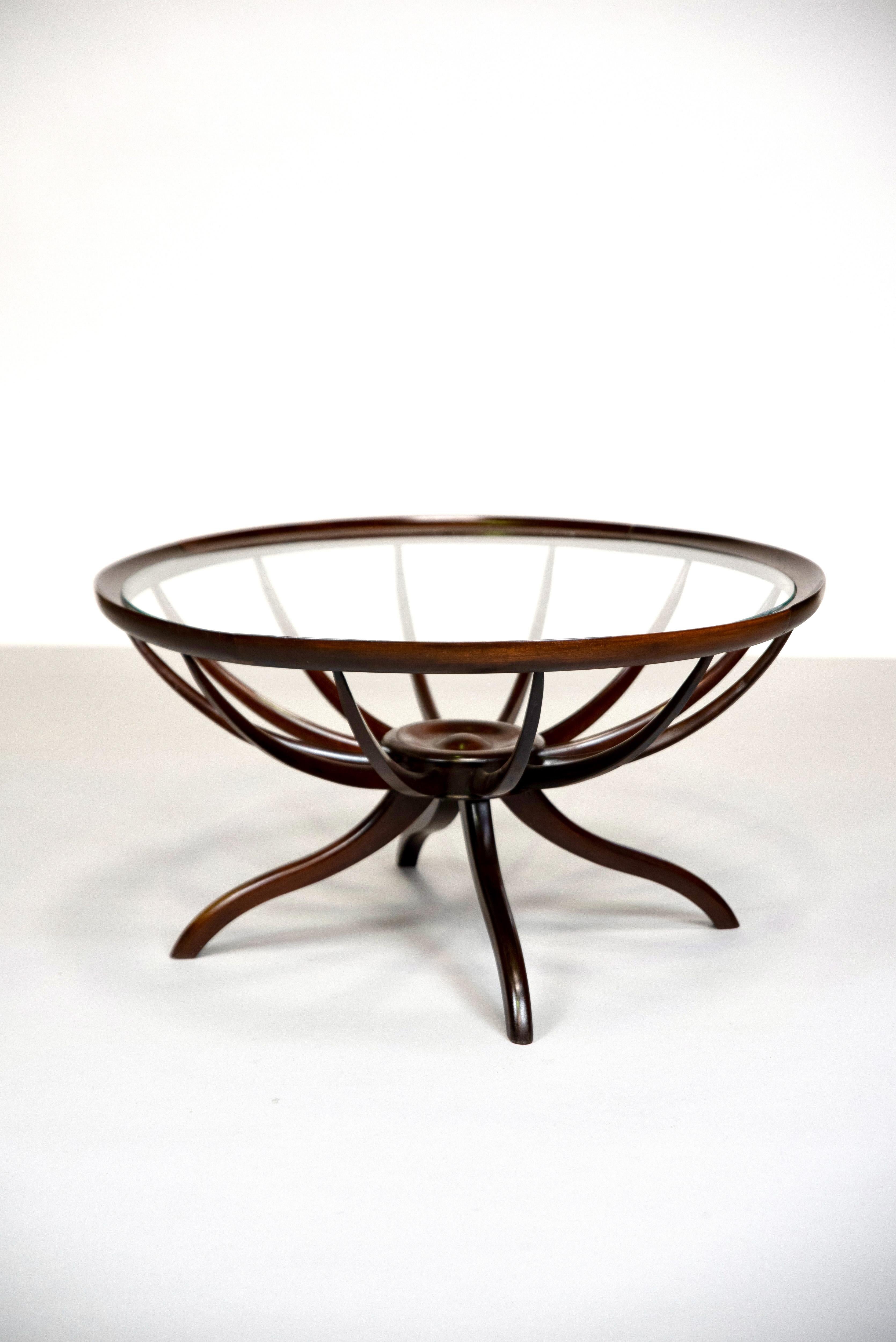 Giuseppe Scapinelli's Aranha table is an emblematic piece of Brazilian design. This dark-colored solid wood table was designed in the 1960s and became an icon of Brazilian modernism.

The Aranha table, which means 