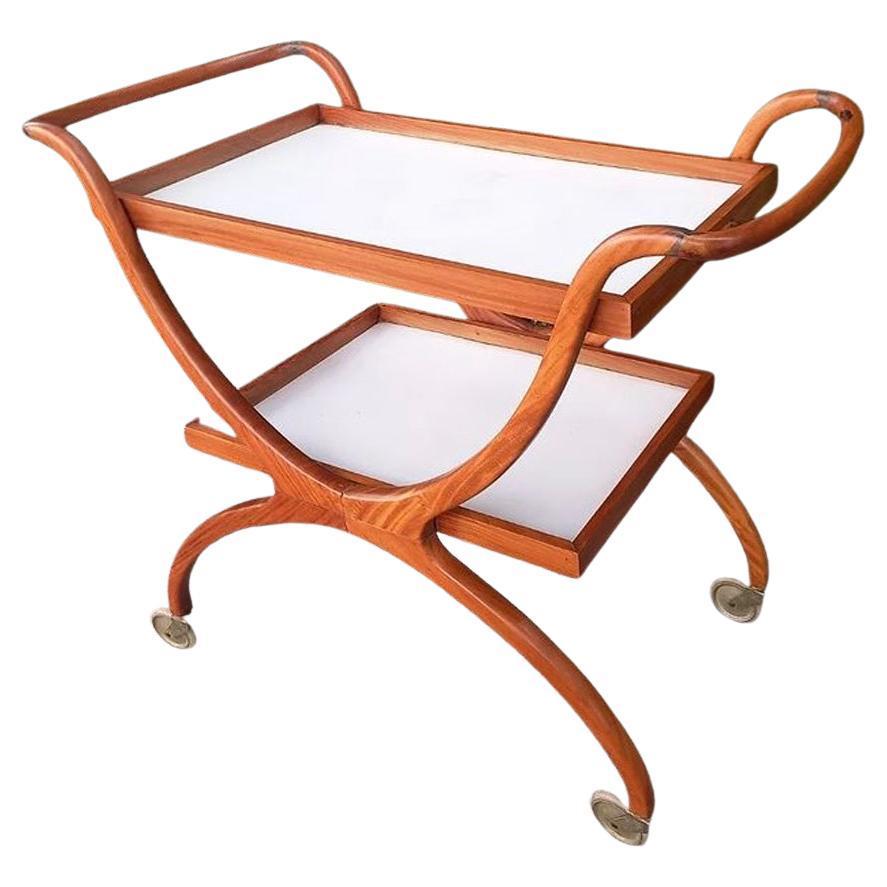 Beautiful vintage tea cart by Italian Brazilian Modern master Giuseppe Scapinelli. Elegant curves and high quality craftsmenship in a stunning piece.