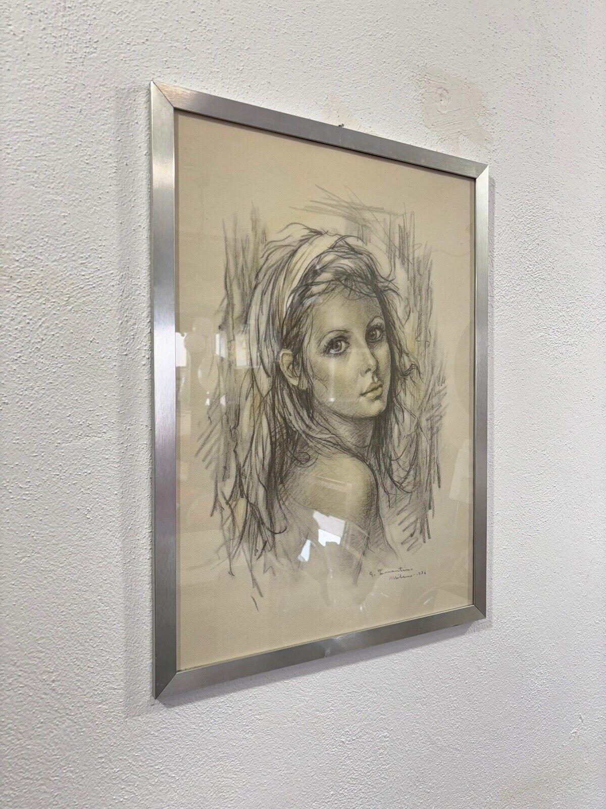 Giuseppe Tarantino lithograph face Young Woman Milan 1974.


Measures:

Height 70 cm

Width 52 cm


Mixed Technique on paper


In good conservative condition, present signs of time due to use and age. (Please see photos)
