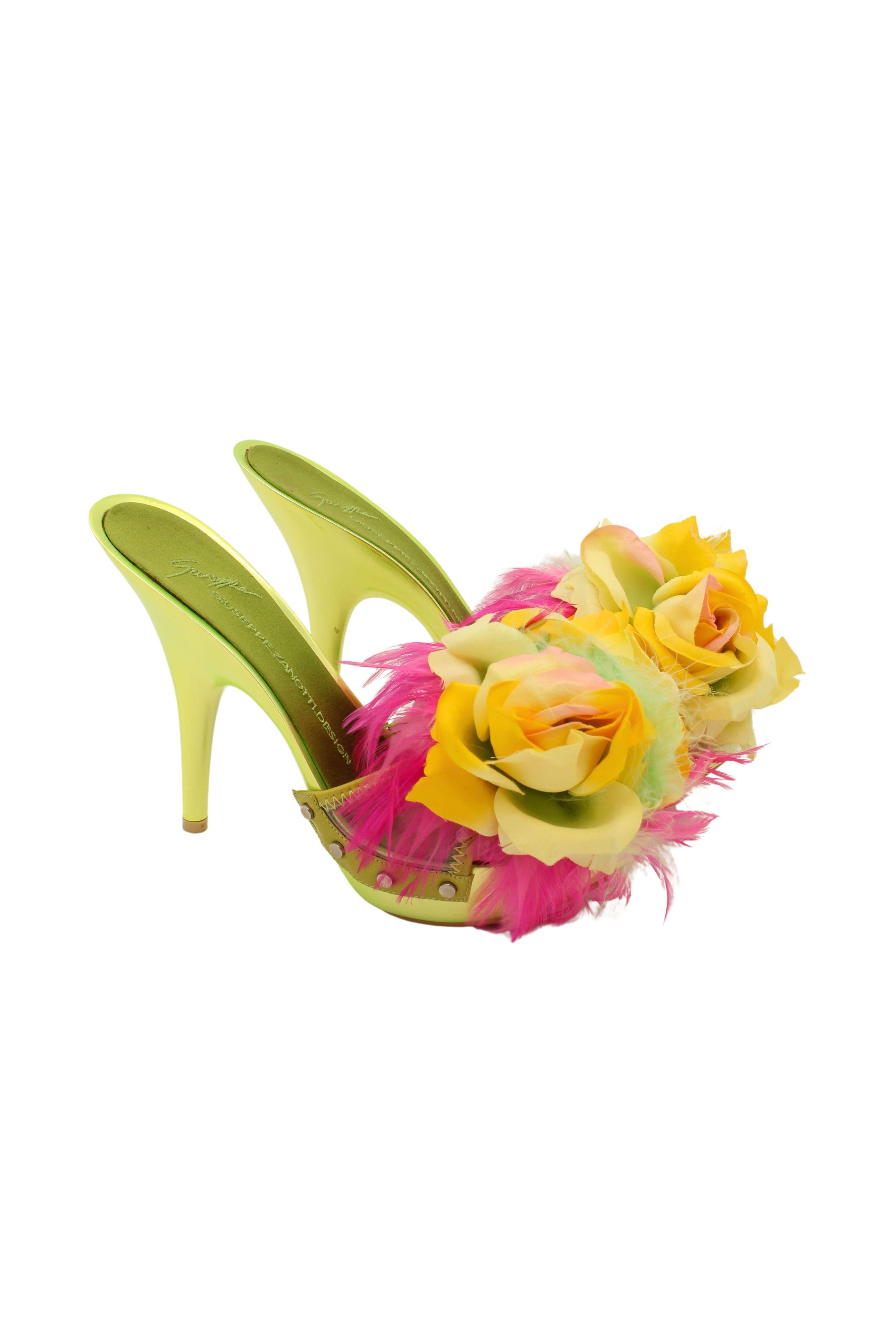 Marrone Giuseppe Zanotti 2000, fiore neon e piuma, plateau metallico con tacco in vendita