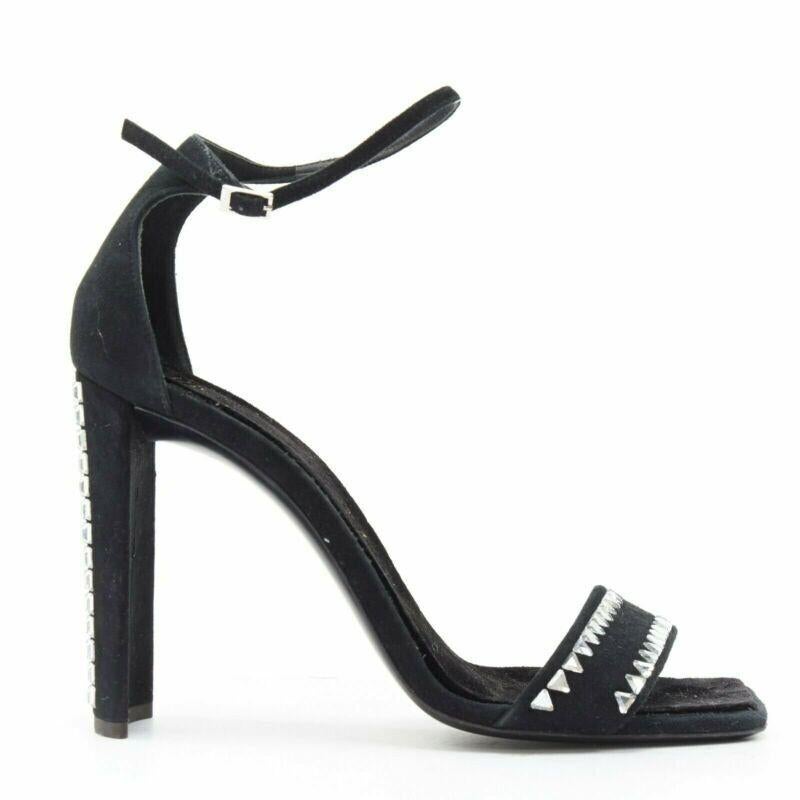 GIUSEPPE ZANOTTI 2017 black geometric crystal embellished sandal EU39
Reference: TGAS/A03185
Brand: Giuseppe Zanotti
Model: Giuseppe Zanotti Ellis
Collection: Fall Winter 2017
Material: Leather
Color: Black
Pattern: Other
Closure: Ankle Strap
Extra