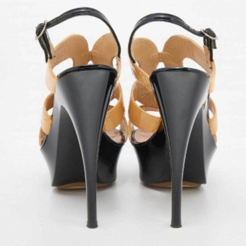 Giuseppe Zanotti - Sandales à plateforme en cuir verni beige/noir Taille 37 Pour femmes en vente
