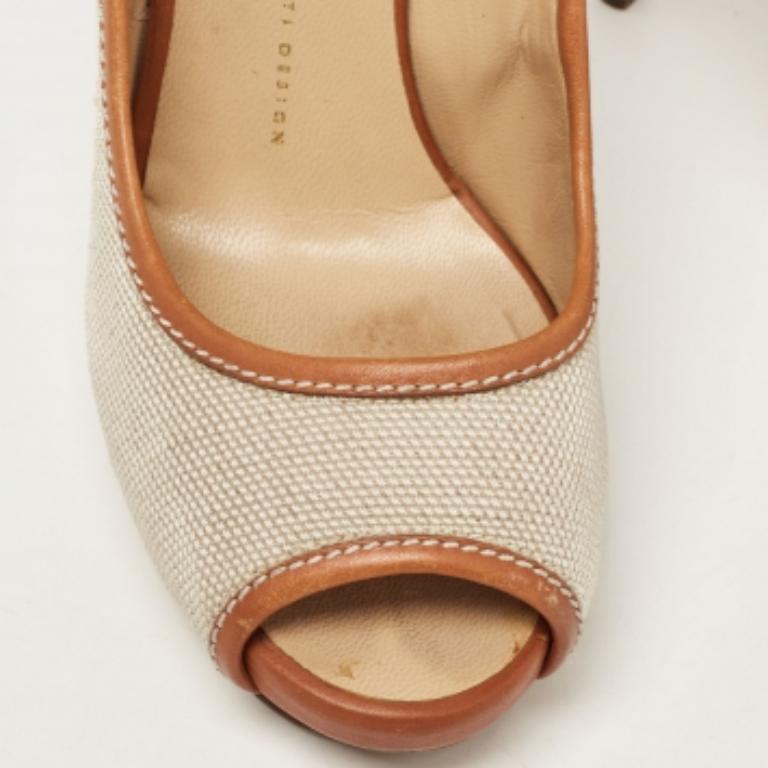 Giuseppe Zanotti Beige/Brown Canvas Peep Toe Platform Pumps Size 40 en vente 1