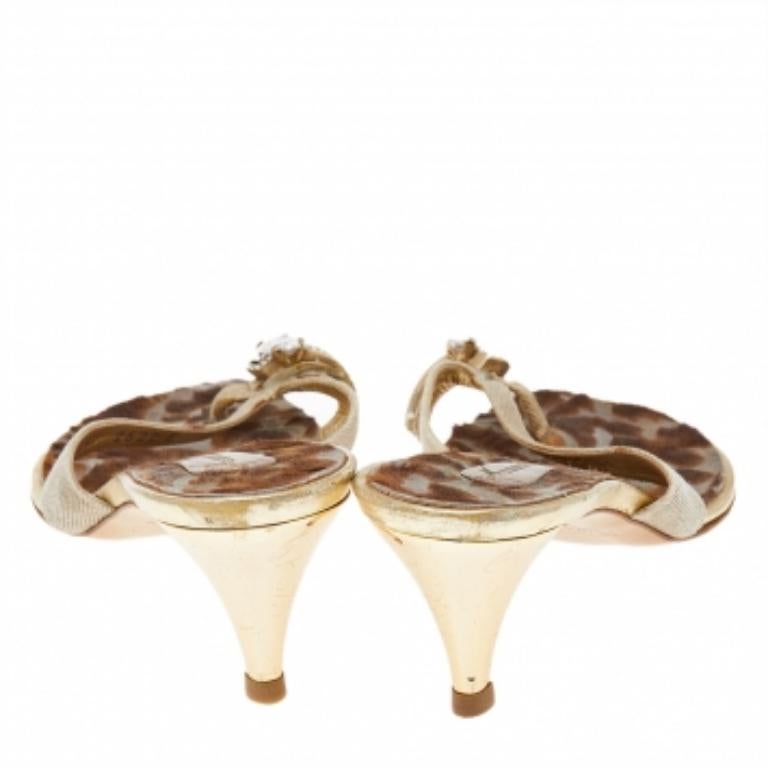 Giuseppe Zanotti Beige Canvas Embellished Sandals Size 41 en Bueno estado para la venta en Dubai, Al Qouz 2