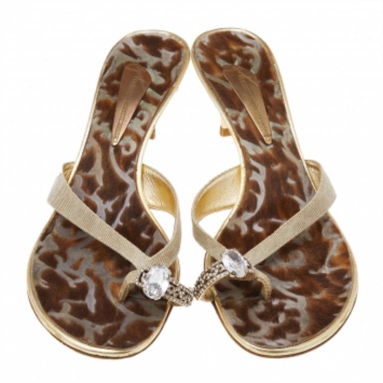 De las mujeres Giuseppe Zanotti Beige Canvas Embellished Sandals Size 41 en venta