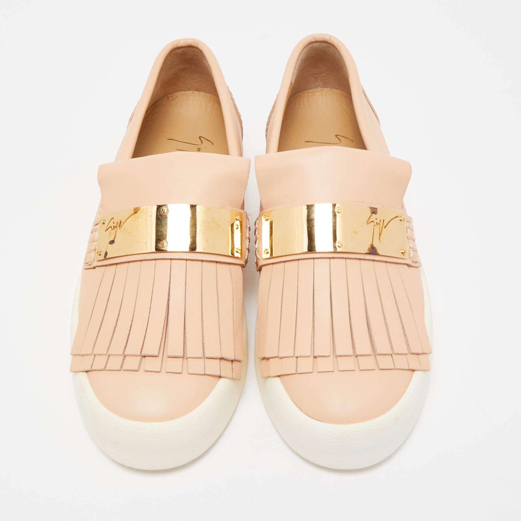 Flaunt the latest trends with these sneakers from Giuseppe Zanotti! They've been crafted from leather and designed with gold-tone metal accents over fringes that adorn the vamps. The pair is complete with snug insoles and sturdy rubber