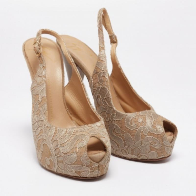 Giuseppe Zanotti - Sandales à brides à bout ouvert en dentelle beige, taille 40,5 en vente 1