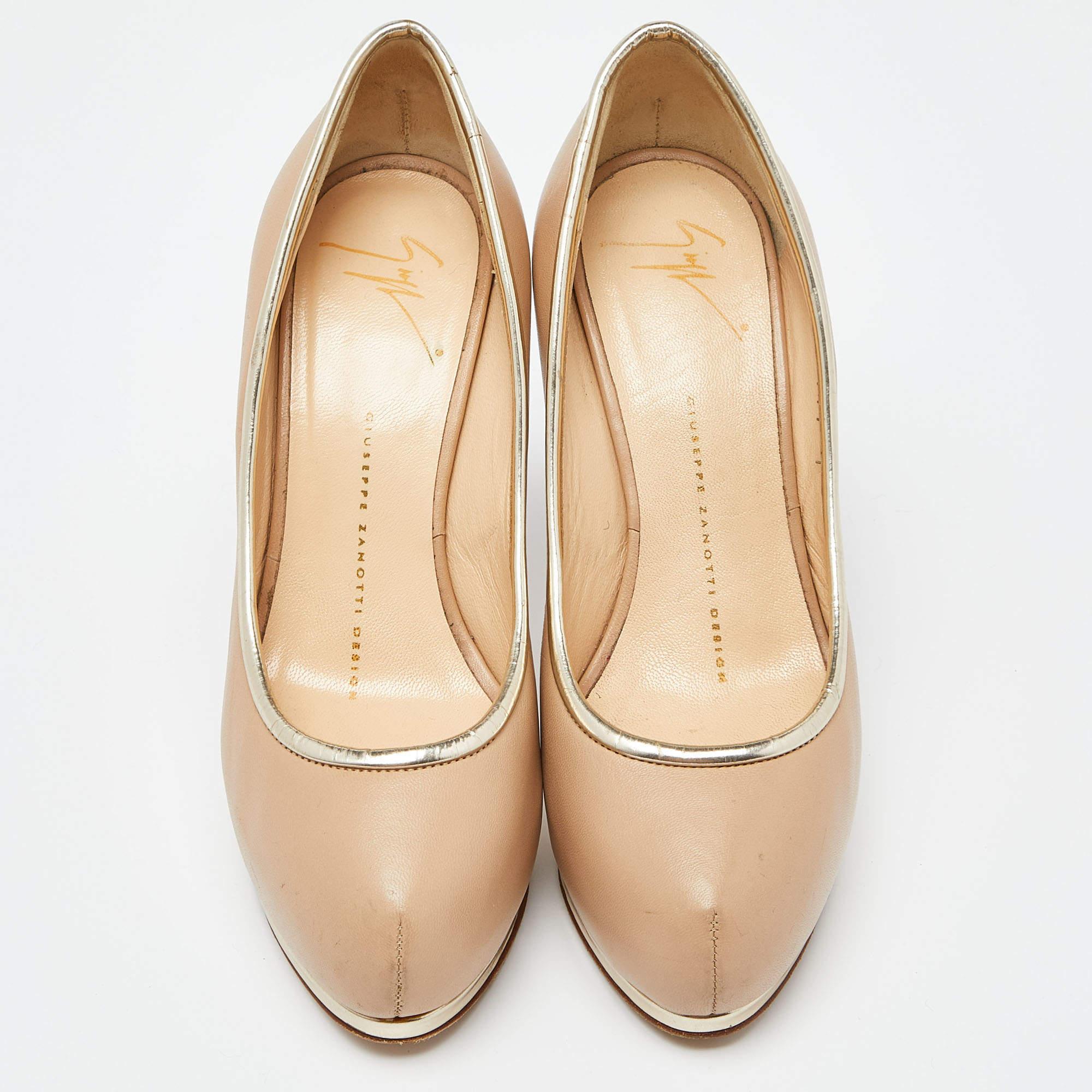 Beige Giuseppe Zanotti escarpins à bout rond à plateforme en cuir beige taille 36 en vente