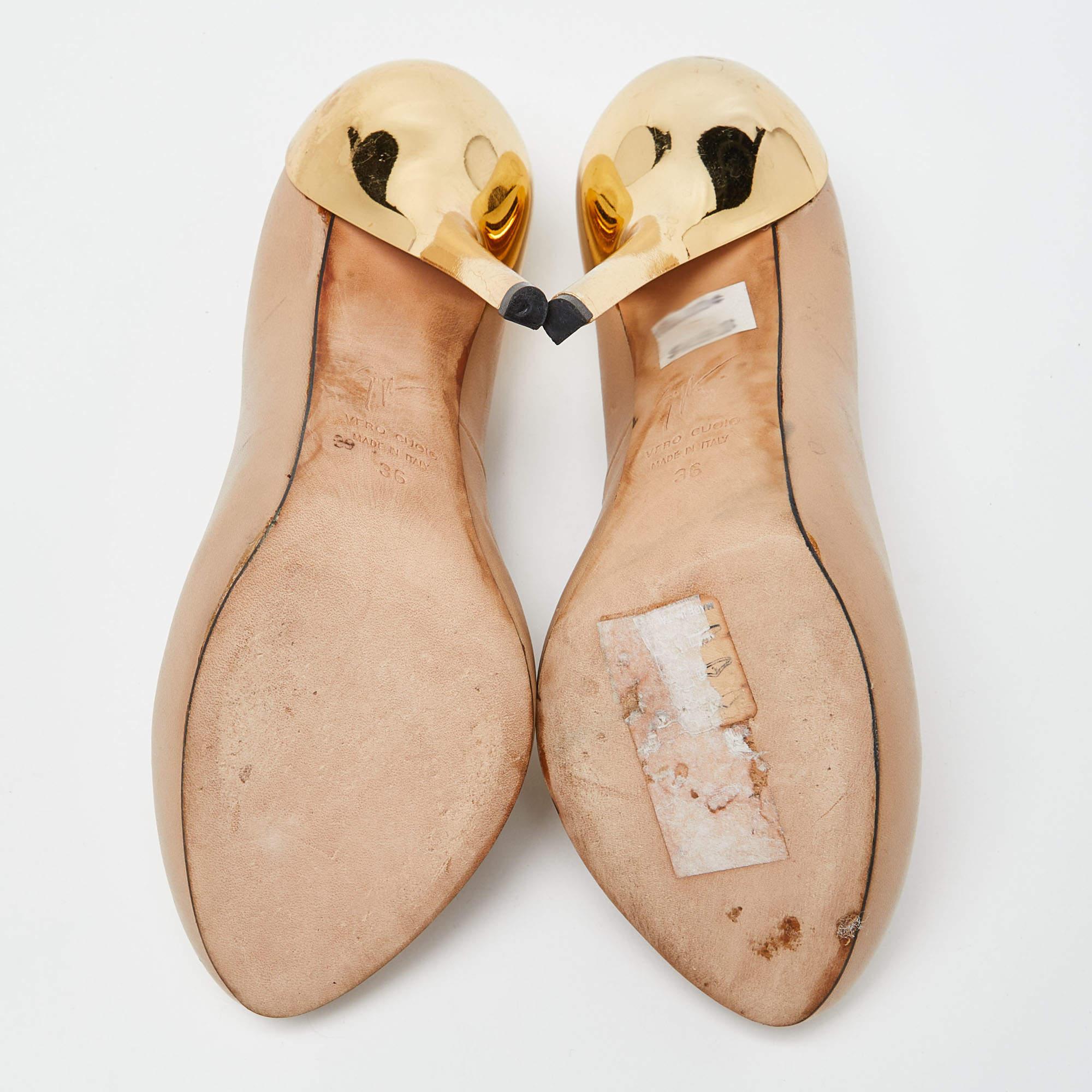 Giuseppe Zanotti Bombas de punta redonda de piel beige Talla 36 en venta 1