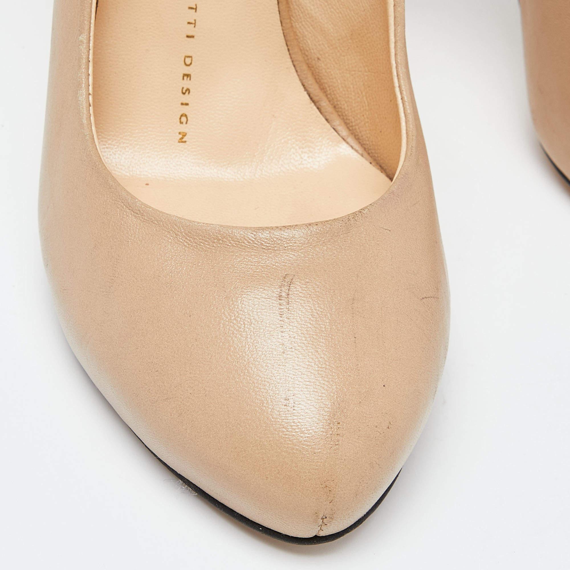 Giuseppe Zanotti Bombas de punta redonda de piel beige Talla 36 en venta 2