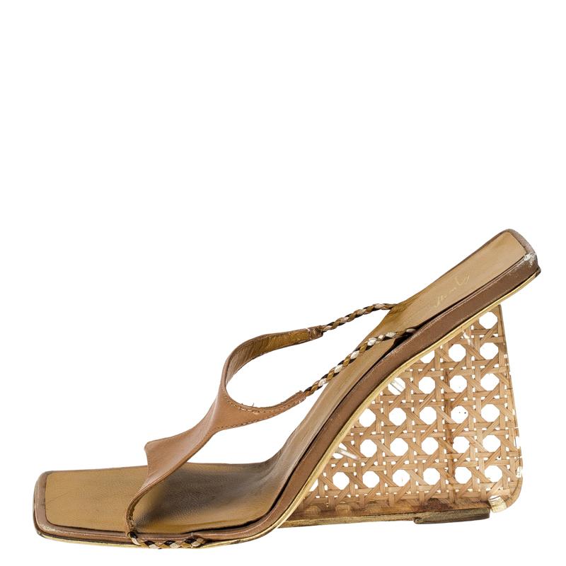 The latest trend of slides comes to you in the form of these sandals from Giuseppe Zanotti. They feature leather panels on the uppers to hold the foot and the shank is set over wedge heels. The highlight of the pair is definitely the woven wedge