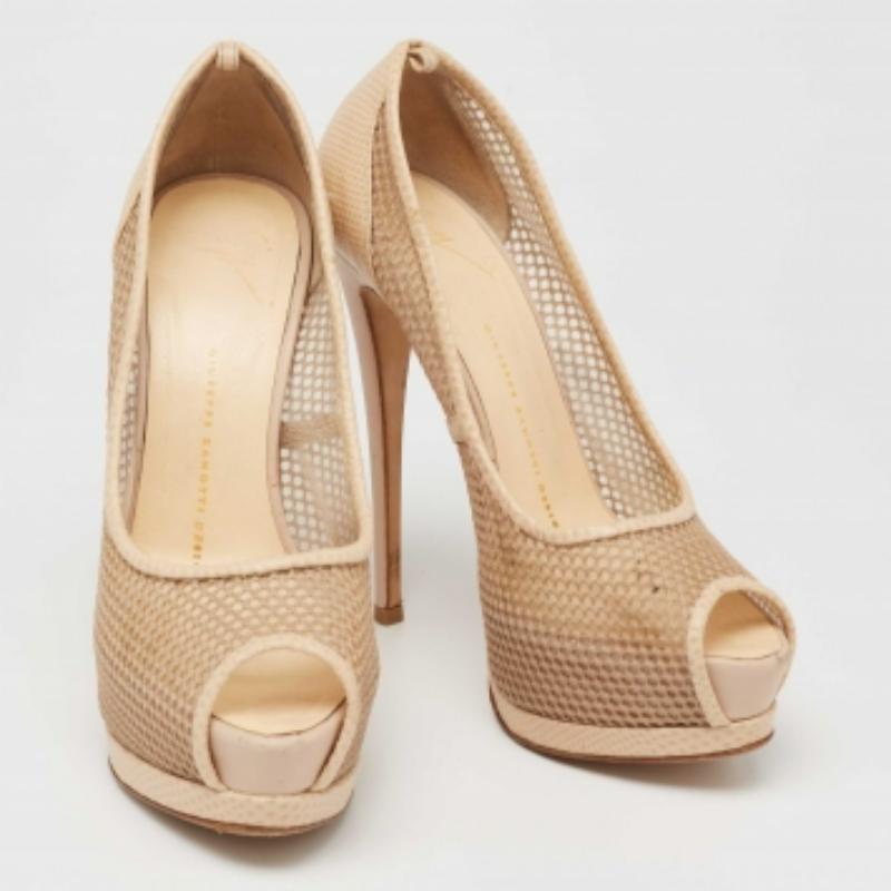 Giuseppe Zanotti Beige Mesh and Lizard Embossed Leather Peep-Toe Pumps Size 37.5 In Good Condition For Sale In Dubai, Al Qouz 2
