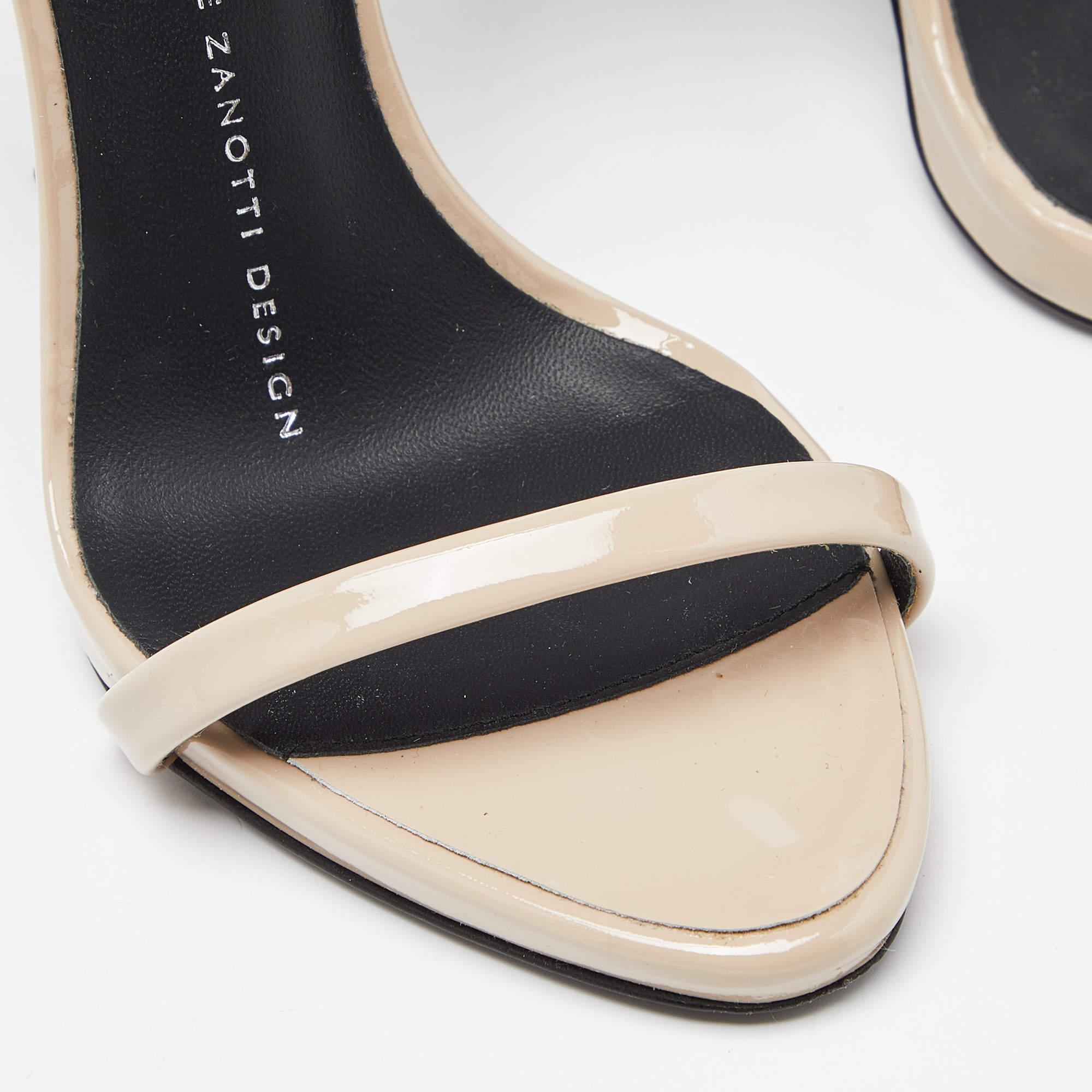 Women's Giuseppe Zanotti Beige Patent Leather Coline Strap Sandals Size 35 For Sale