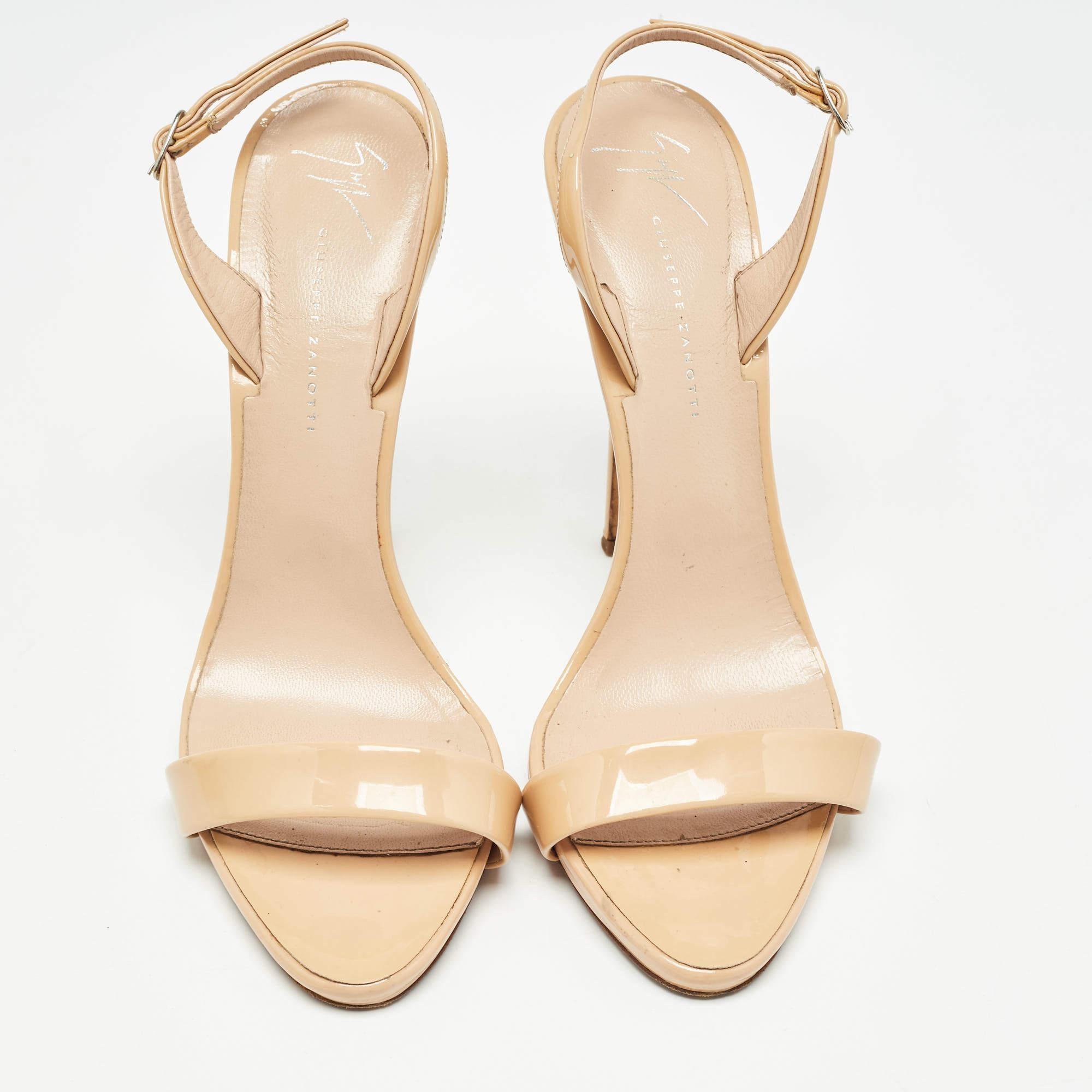 Giuseppe Zanotti Beige Patent Leather Slingback Sandals Size 40 In Good Condition For Sale In Dubai, Al Qouz 2