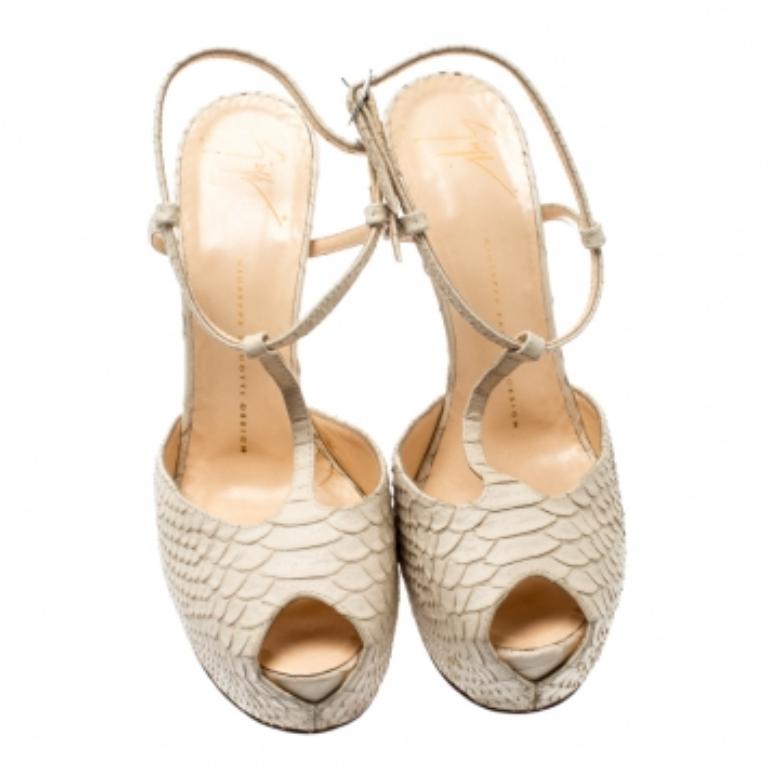 Giuseppe Zanotti Beige Python Embossed Leather T Strap Platform Sandals Taglia 39 in vendita 2