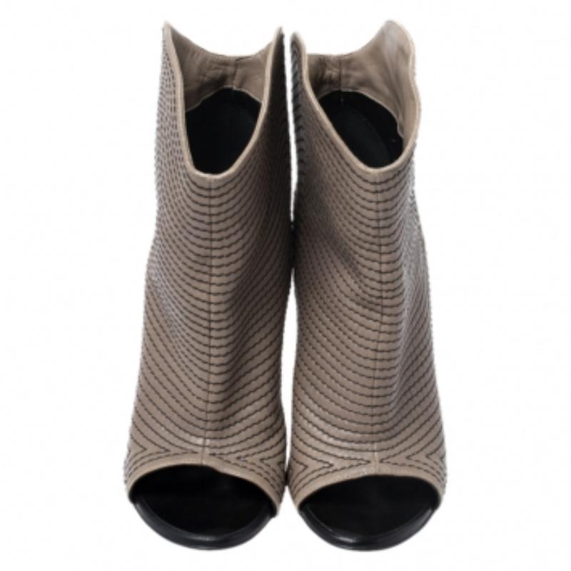 Giuseppe Zanotti Beige Stitch by Stitch by Stitch (cuir) bottines Taille 37.5 Bon état - En vente à Dubai, Al Qouz 2