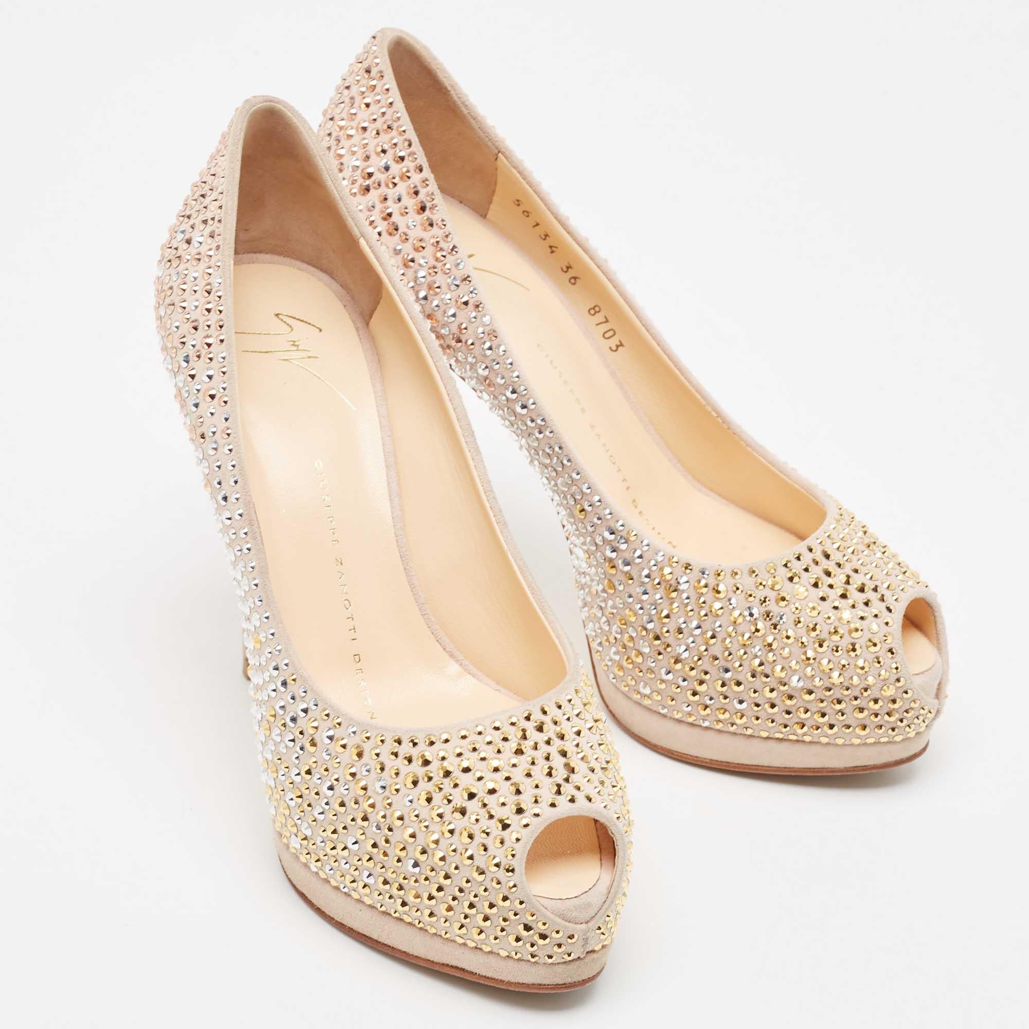 Giuseppe Zanotti Beige Wildleder Kristall verzierte Peep Toe Plateau Pumps Größe 36 im Angebot 4