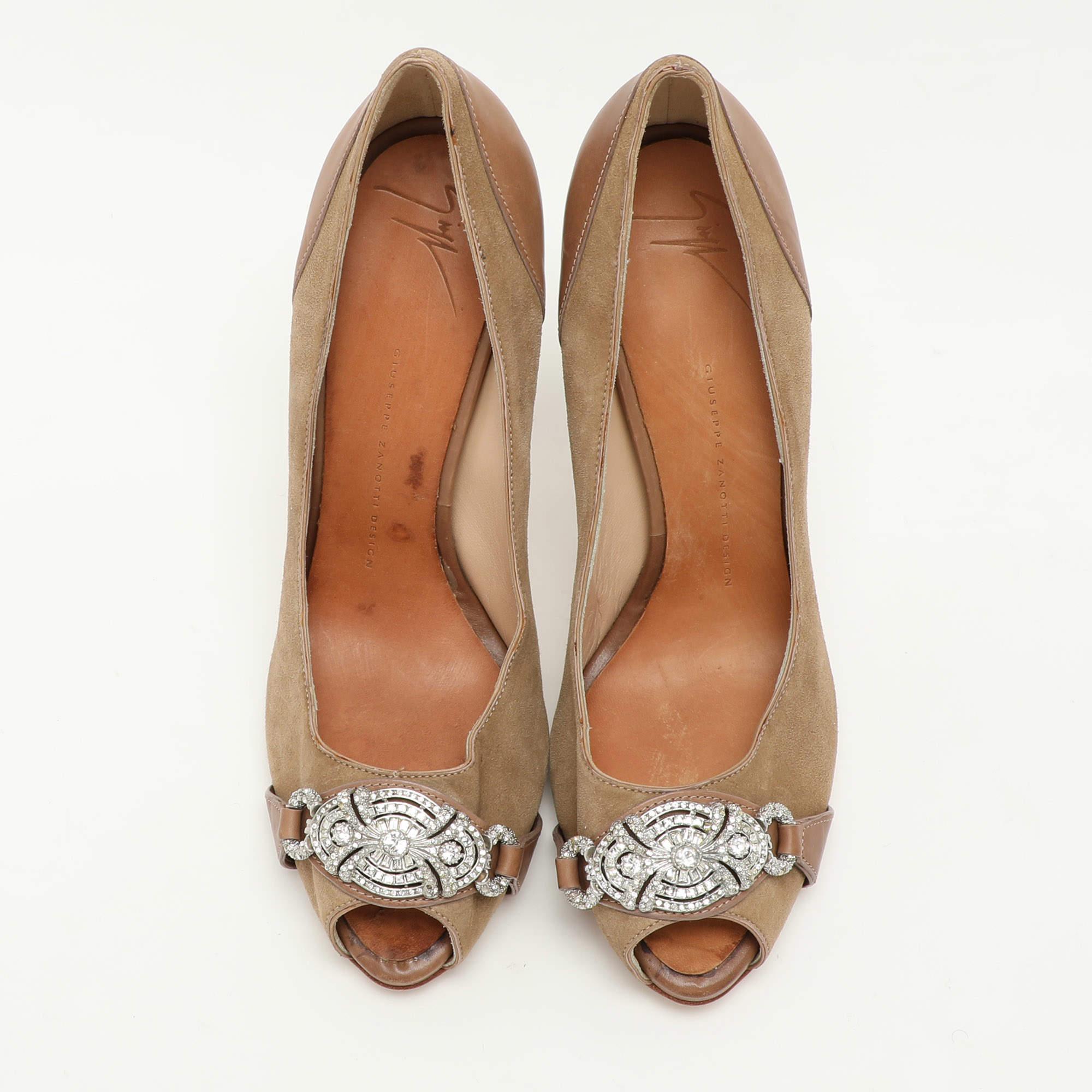 Giuseppe Zanotti Beige Suede/Leather Peep Toe Pumps 40 In Good Condition For Sale In Dubai, Al Qouz 2