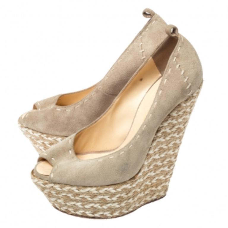 Giuseppe Zanotti Beige Wildleder Leder Peep Toe Keil Plateau Pumps Größe 38,5 im Angebot 3