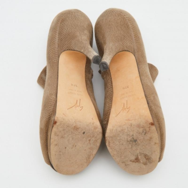 Giuseppe Zanotti Beige Suede Peep Toe Platform Ankle Length Boots Size 37.5 In Good Condition For Sale In Dubai, Al Qouz 2