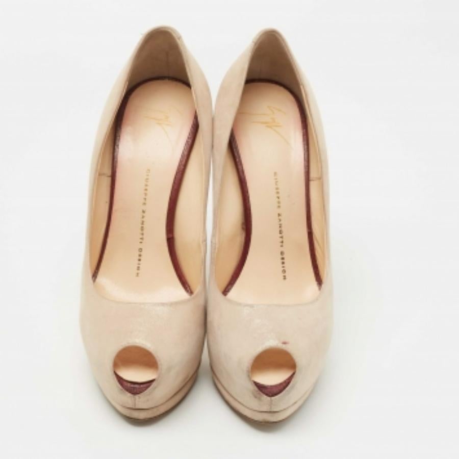 De las mujeres Giuseppe Zanotti Bombas con plataforma en punta Sharon de ante beige talla 38 en venta