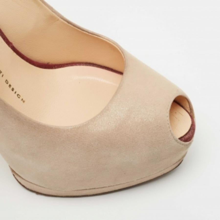 Giuseppe Zanotti Bombas con plataforma en punta Sharon de ante beige talla 38 en venta 3