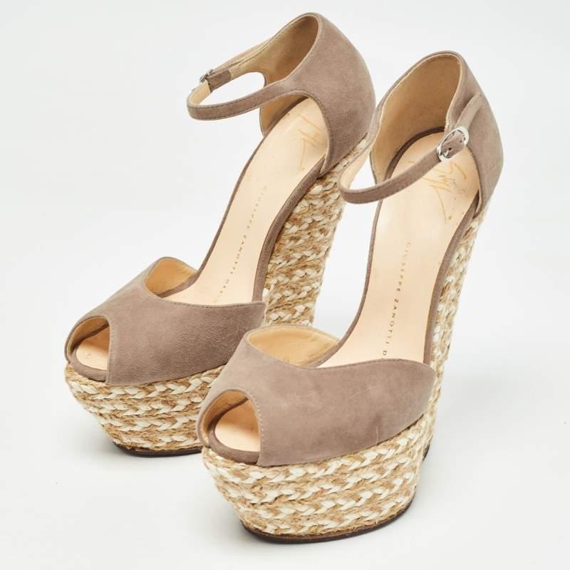 These designer espadrilles exude cool summer vibes while giving all the comfort to your feet. They bring along a well built silhouette and the houses signature aesthetics. Wear them with anything: jeans dresses shorts.