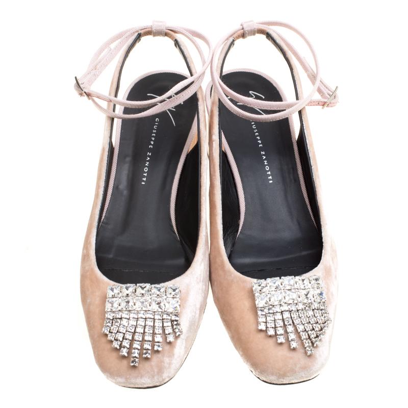 These Giuseppe Zanotti sandals are simply wonderful! Created from velvet and designed with crystals on the uppers, these beige sandals will look great on you. They are complete with 4.5 cm heels and ankle wraps.

Includes: Original Box

