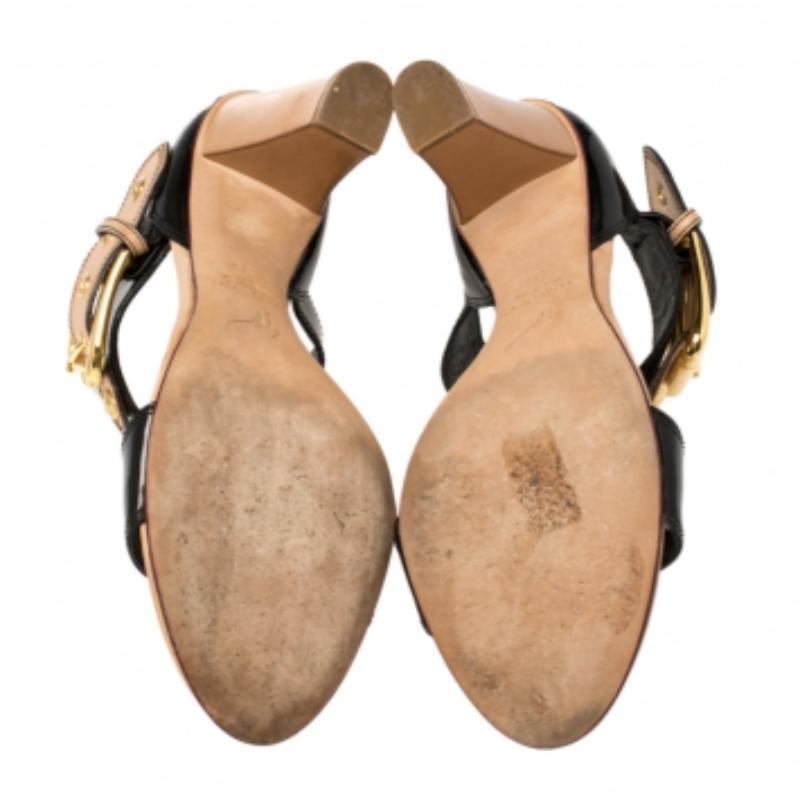 Giuseppe Zanotti Black/ Beige Patent Leather T Strap Ankle Strap Sandals Size 38 In Good Condition For Sale In Dubai, Al Qouz 2