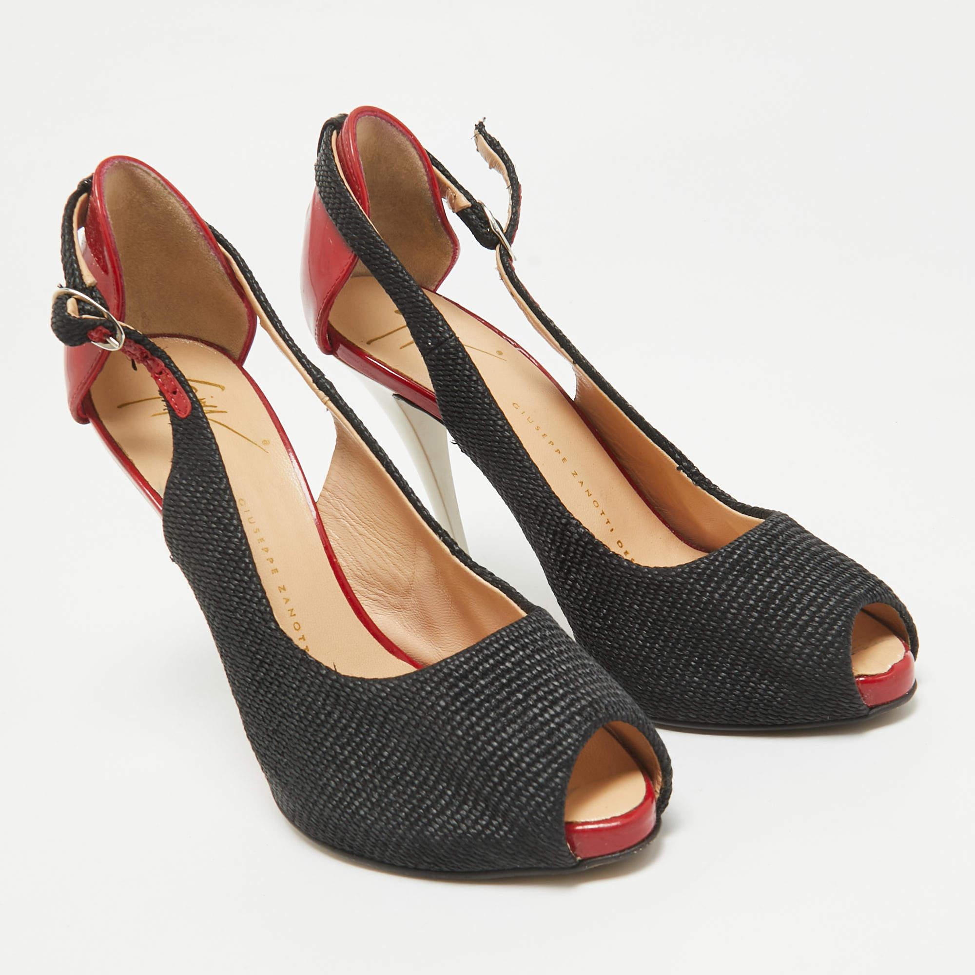 Giuseppe Zanotti Schwarze Peep Toe Pumps aus Segeltuch und Lackleder Größe 36 im Zustand „Gut“ im Angebot in Dubai, Al Qouz 2