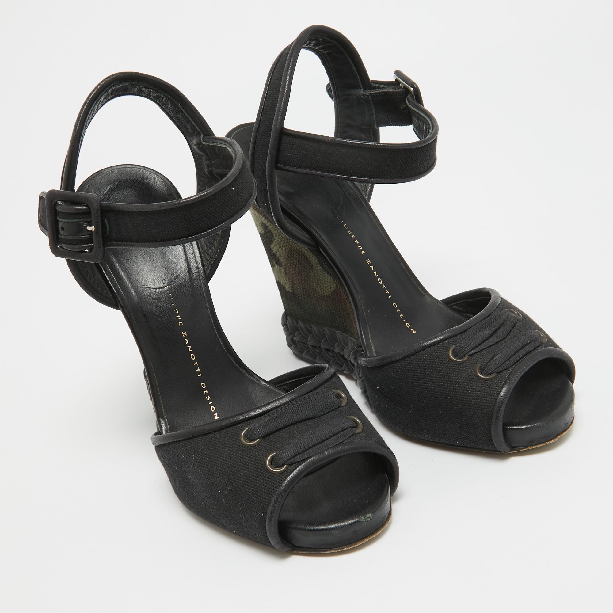 Giuseppe Zanotti Sandales à brides à chevilles compensées Camo en toile noire taille 37 Bon état - En vente à Dubai, Al Qouz 2