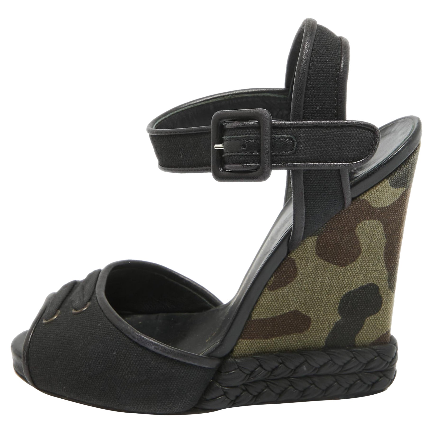 Giuseppe Zanotti Sandales à brides à chevilles compensées Camo en toile noire taille 37