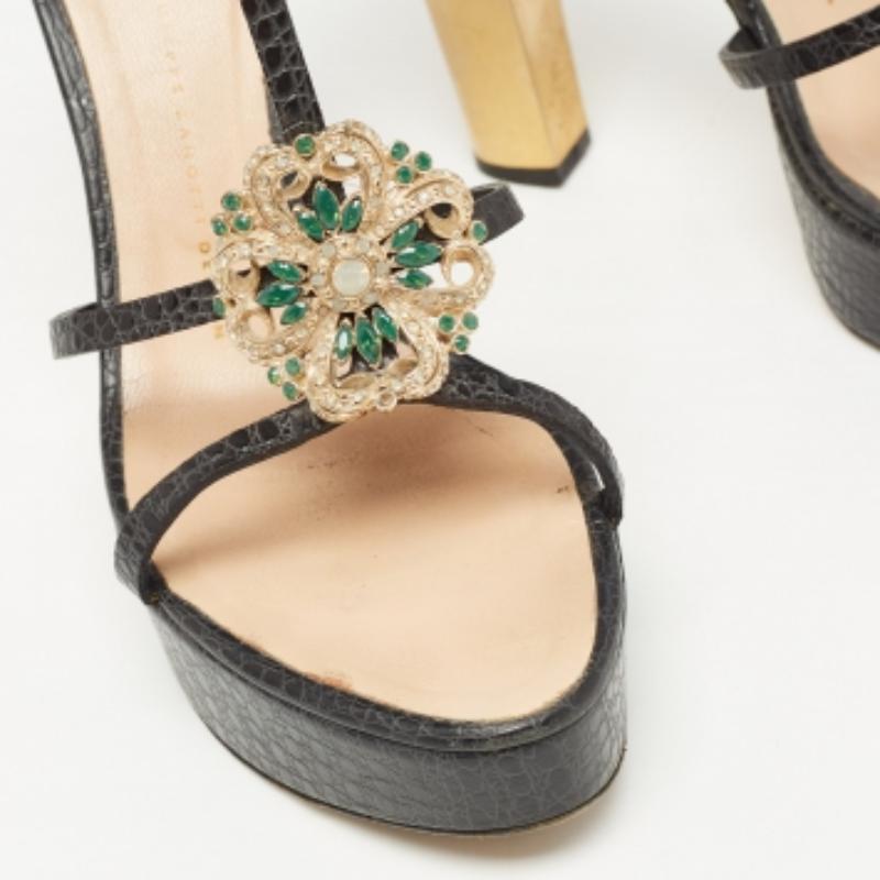 De las mujeres Giuseppe Zanotti Sandalias con tira al tobillo en relieve de cocodrilo negro con adornos Talla 39.5 en venta