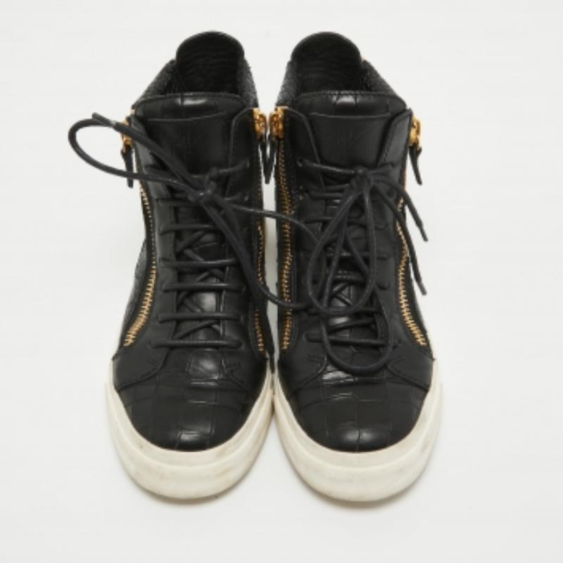 Giuseppe Zanotti Zapatillas altas de piel negra con relieve de cocodrilo Talla 35.5 en Bueno estado para la venta en Dubai, Al Qouz 2