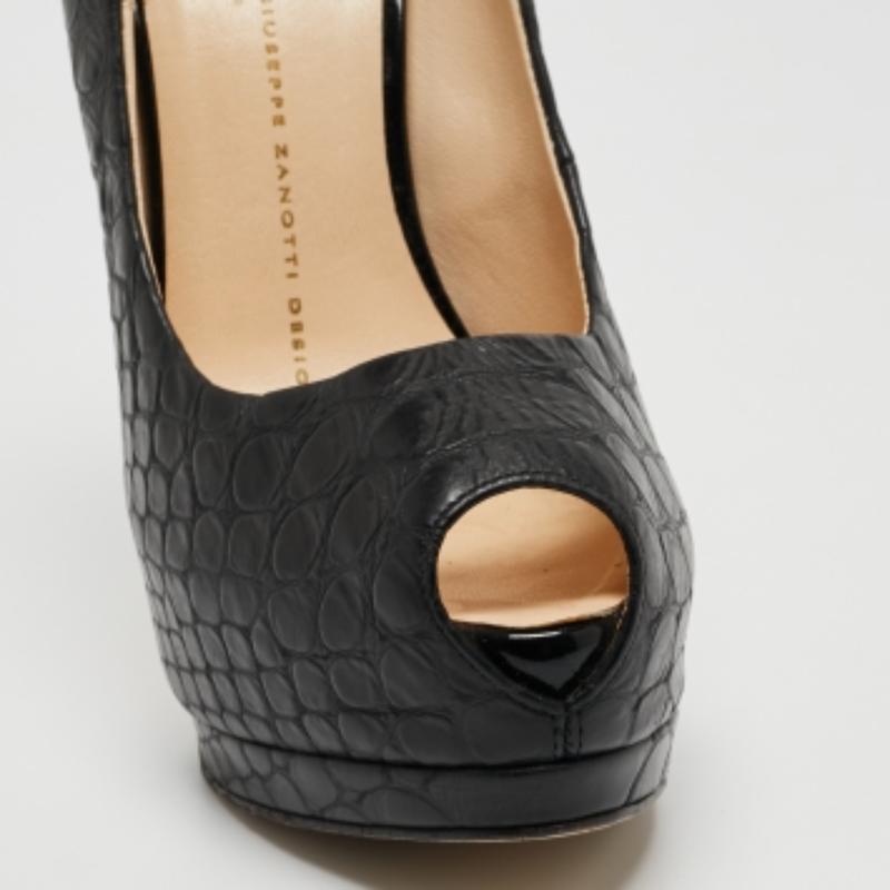 Llama la atención con estos zapatos de salón Giuseppe Zanotti para mujer. Impecablemente elaborados, estos elegantes tacones ofrecen moda y comodidad, elevando tu look con cada paso elegante.