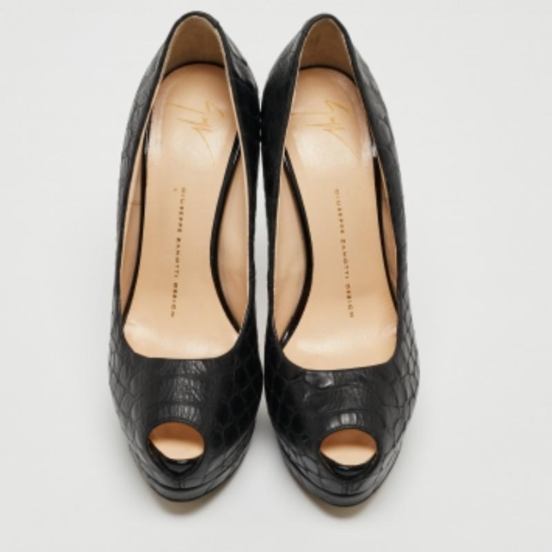 Giuseppe Zanotti Bombas de plataforma con puntera abierta de piel de cocodrilo negra Tamaño 37,5 en venta 2