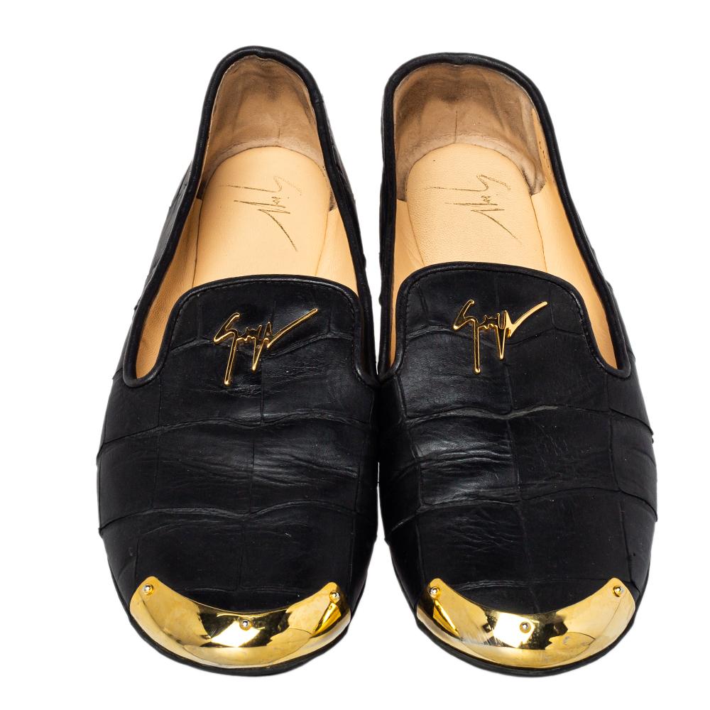 Loafers never looked so stylish, thanks to these ones from Giuseppe Zanotti. The black loafers are crafted from croc-embossed leather, styled with gold-tone metal details on the front toe base, and endowed with comfortable insoles. Perfect