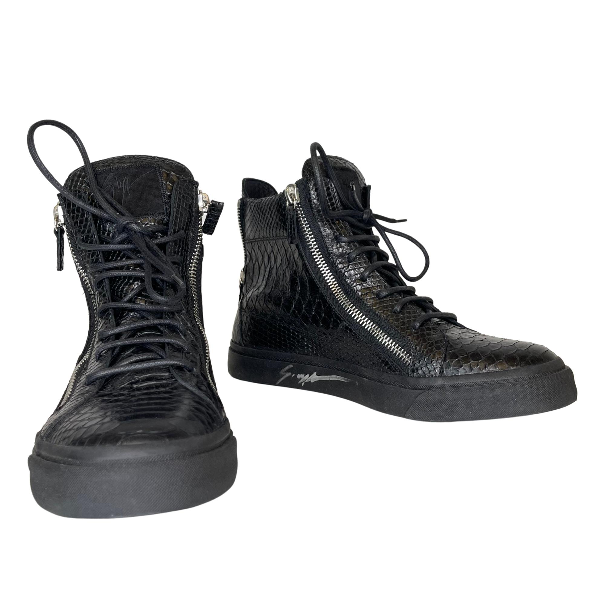 COLOR: Black
MATERIAL: Crocodile leather
SIZE: 43.5 EU / 10.5 US
COMES WITH: Dust bag and original box
CONDITION: Excellent - shoes are pristine. Have only been handed. Like new.

Made in Italy