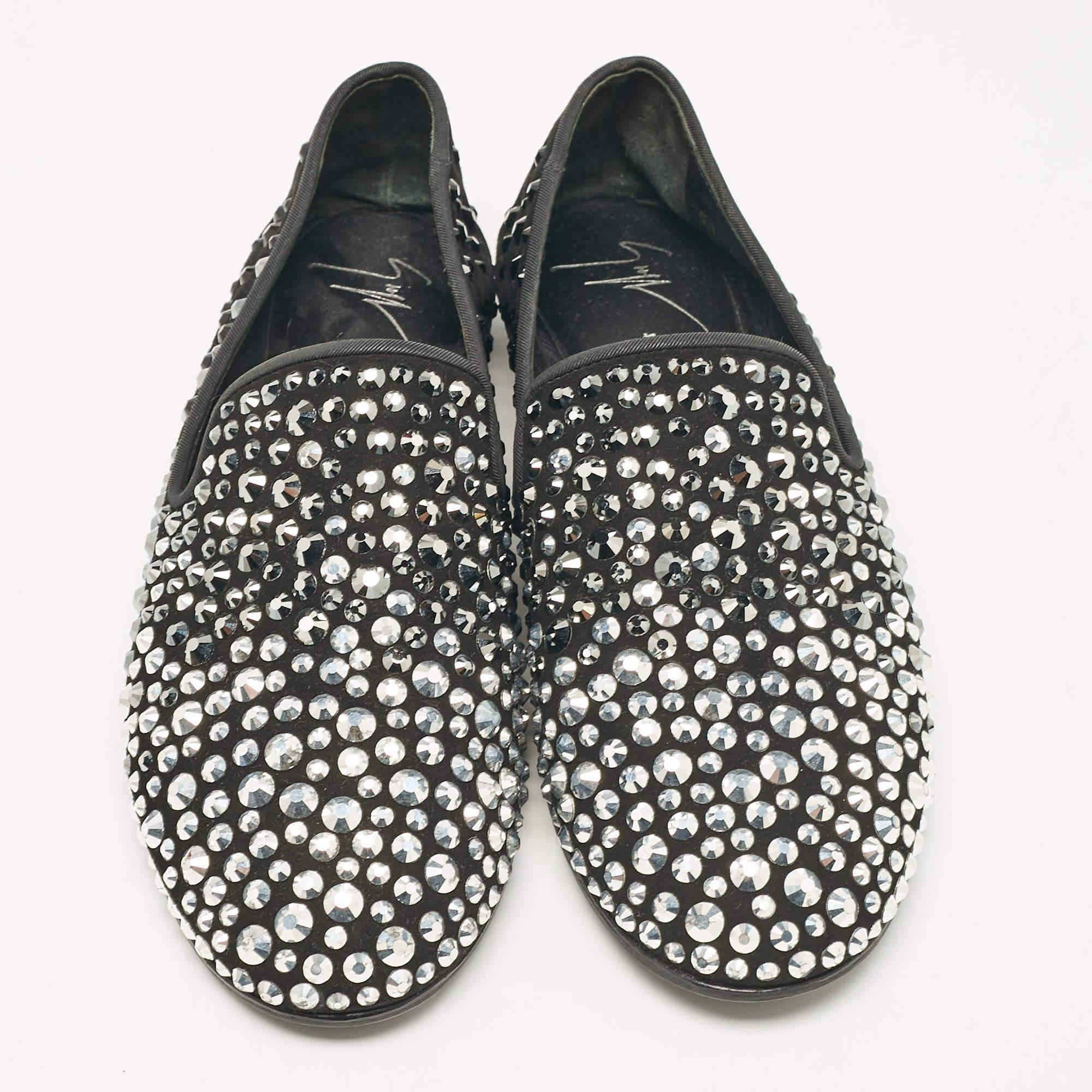 Noir Giuseppe Zanotti Chaussons de smoking en daim noirs ornés de cristaux Taille 40 en vente
