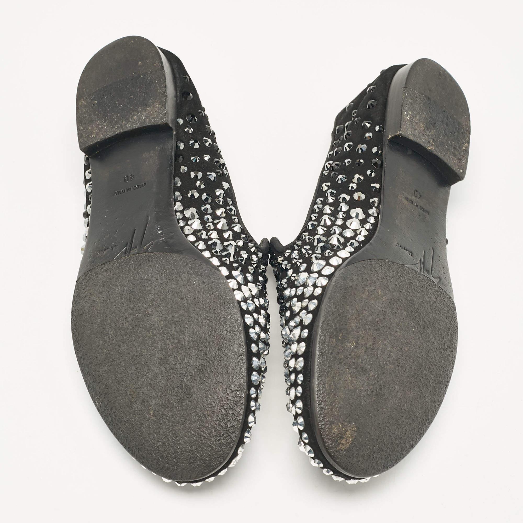 Giuseppe Zanotti Chaussons de smoking en daim noirs ornés de cristaux Taille 40 en vente 1