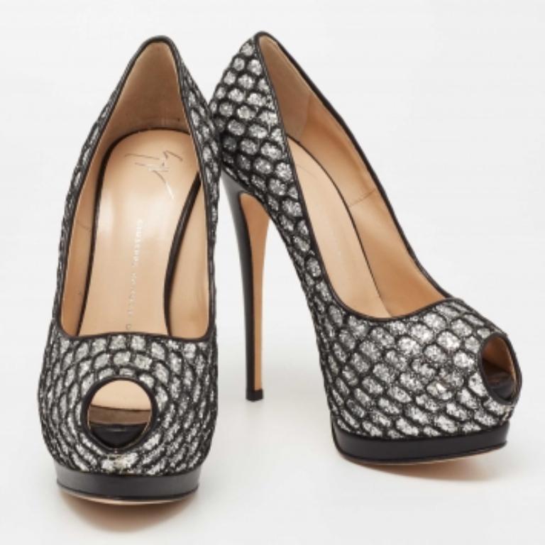 Giuseppe Zanotti Bombas de plataforma con puntera abierta de encaje y purpurina negra talla 37,5 Negro en venta