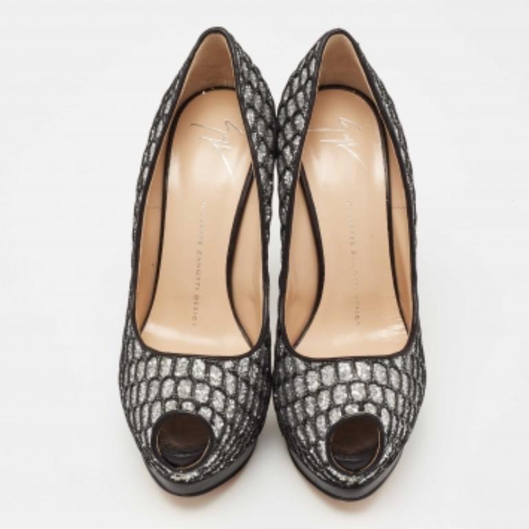 Giuseppe Zanotti Bombas de plataforma con puntera abierta de encaje y purpurina negra talla 37,5 en Bueno estado para la venta en Dubai, Al Qouz 2
