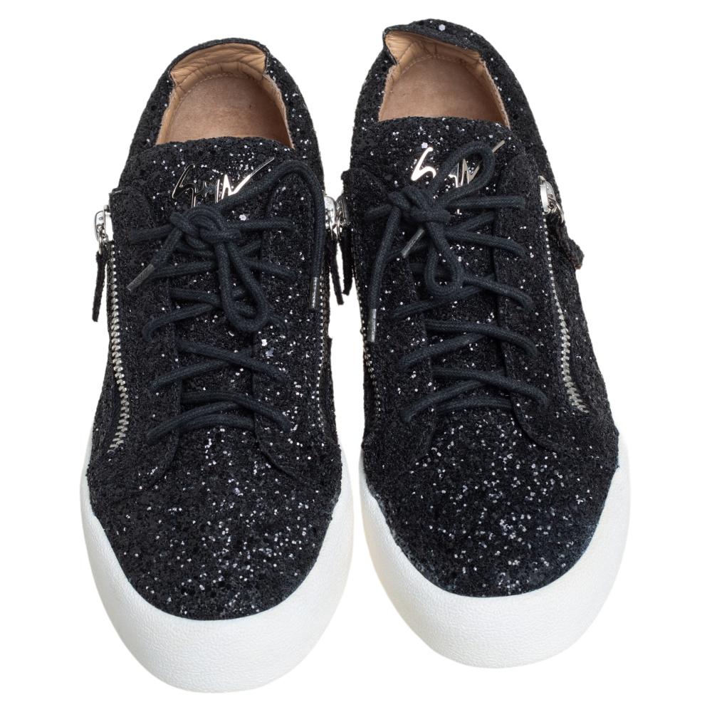 This pair of Frankie sneakers from Giuseppe Zanotti is what your wardrobe has been missing all this while! The black sneakers are covered in glitter and feature round toes, lace-ups, and zippers. Comfortable leather-lined insoles and tough rubber