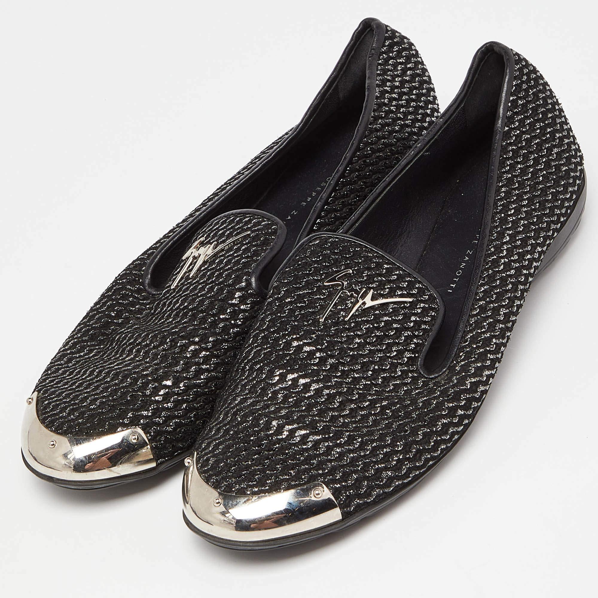 Prácticos, modernos y duraderos, estos zapatos de diseño están fabricados con esmero para acompañar tu estilo diario. Vienen fabricados con los mejores materiales para ser una compra apreciada.