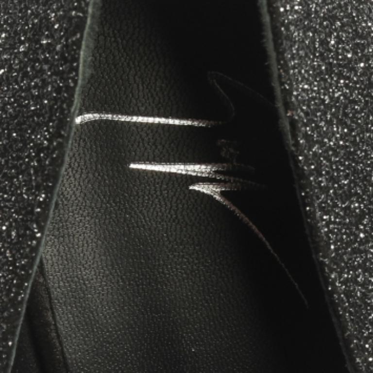 Giuseppe Zanotti Black Glittered Suede Open Toe Platform Pumps Size 39 In Good Condition For Sale In Dubai, Al Qouz 2