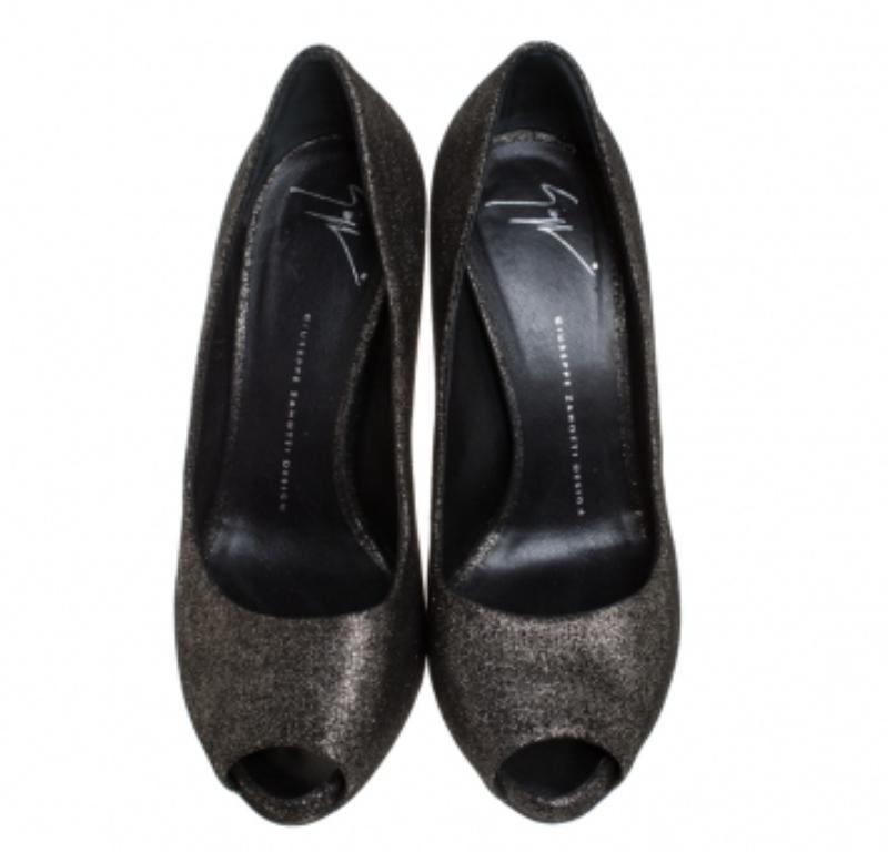 Giuseppe Zanotti Escarpins en tissu pailleté noir/gris Taille 40 Bon état - En vente à Dubai, Al Qouz 2