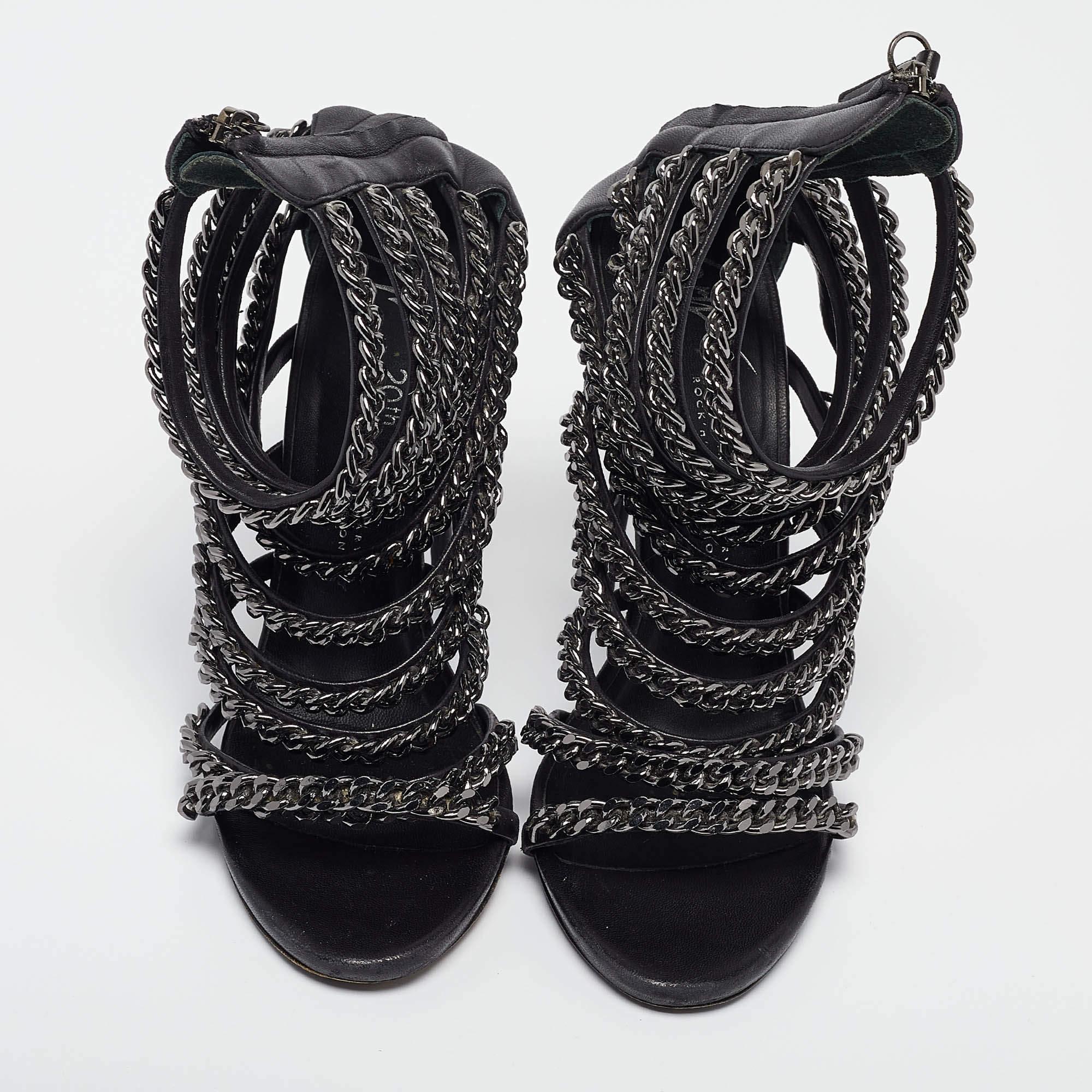 Noir Giuseppe Zanotti Sandales à lanières en cuir noir et chaînes Taille 37.5 en vente