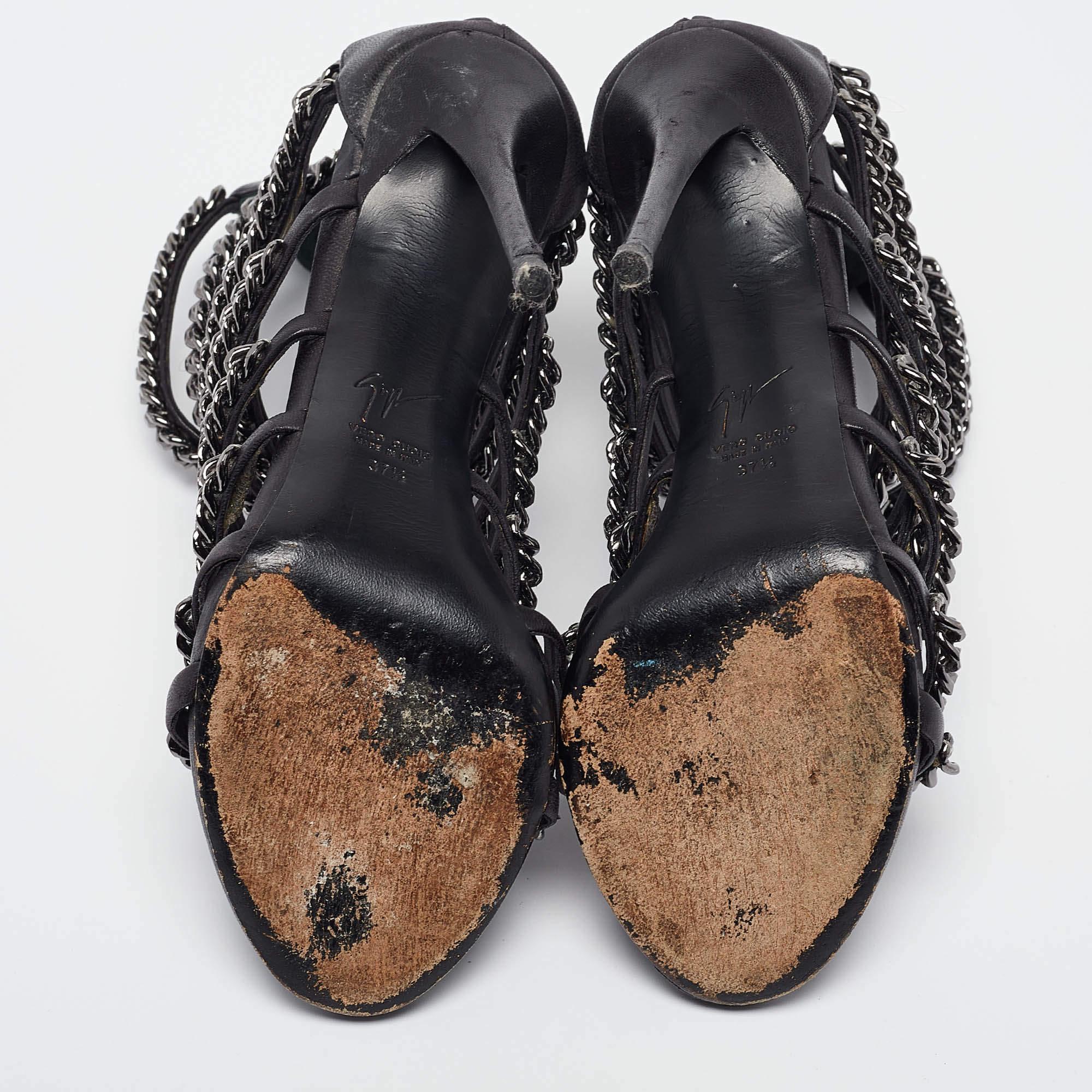 Giuseppe Zanotti Sandales à lanières en cuir noir et chaînes Taille 37.5 en vente 1