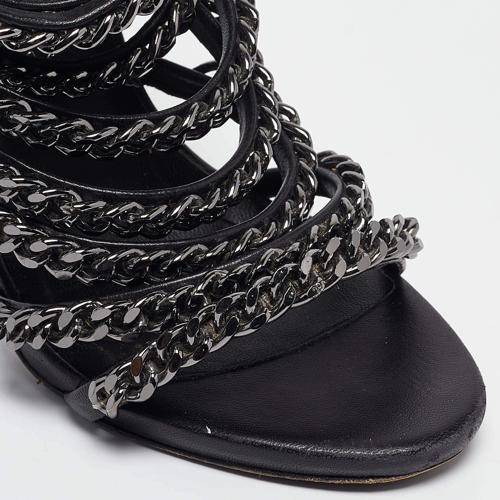 Giuseppe Zanotti Sandales à lanières en cuir noir et chaînes Taille 37.5 en vente 2