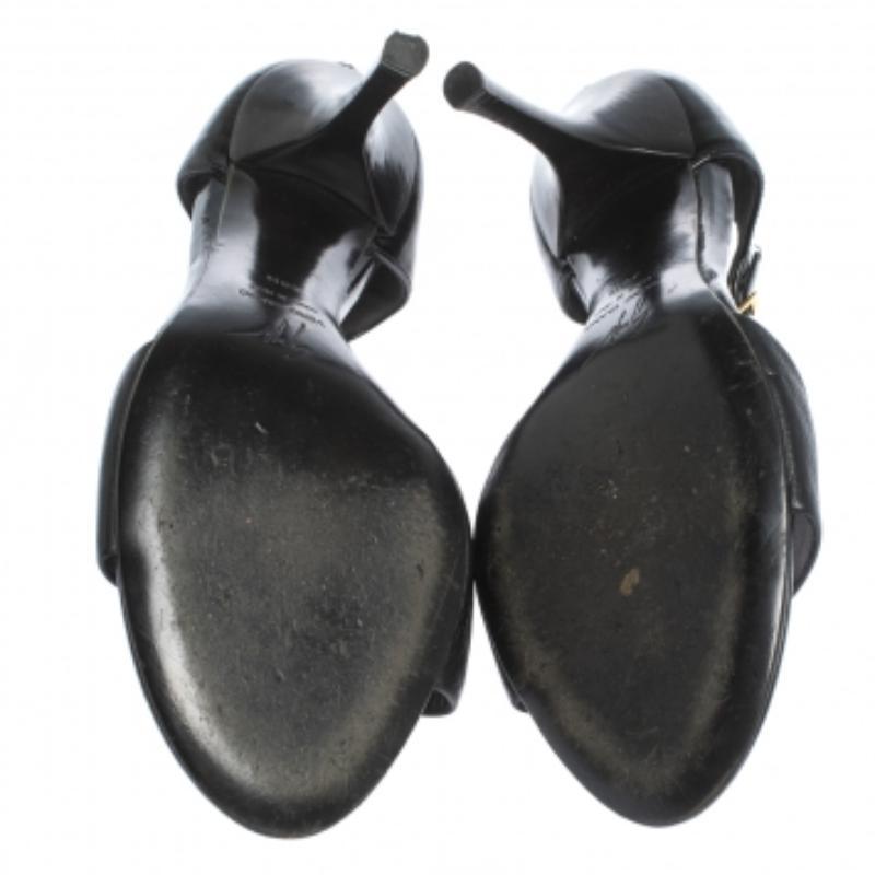 Giuseppe Zanotti Sandales à lanières en cuir noir et vernis Taille 38.5 Bon état - En vente à Dubai, Al Qouz 2